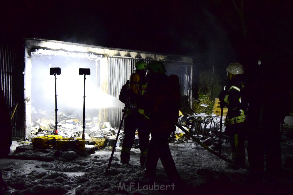 Feuer Hinterhof Garagen Koeln Hoehenberg Olpenerstr P110.JPG - Miklos Laubert